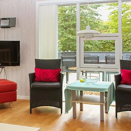 펜션 Four-bedroom Holiday In *