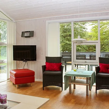 펜션 Four-bedroom Holiday In *